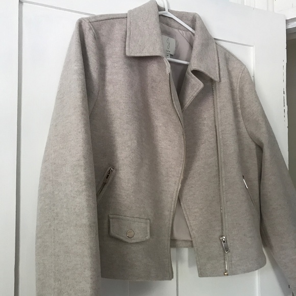 Cropped Jacket, Light Grey with assymetrical zipper - Picture 1 of 3